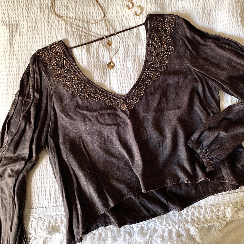 URBAN OUT. LONG SLEEVE BLOUSE